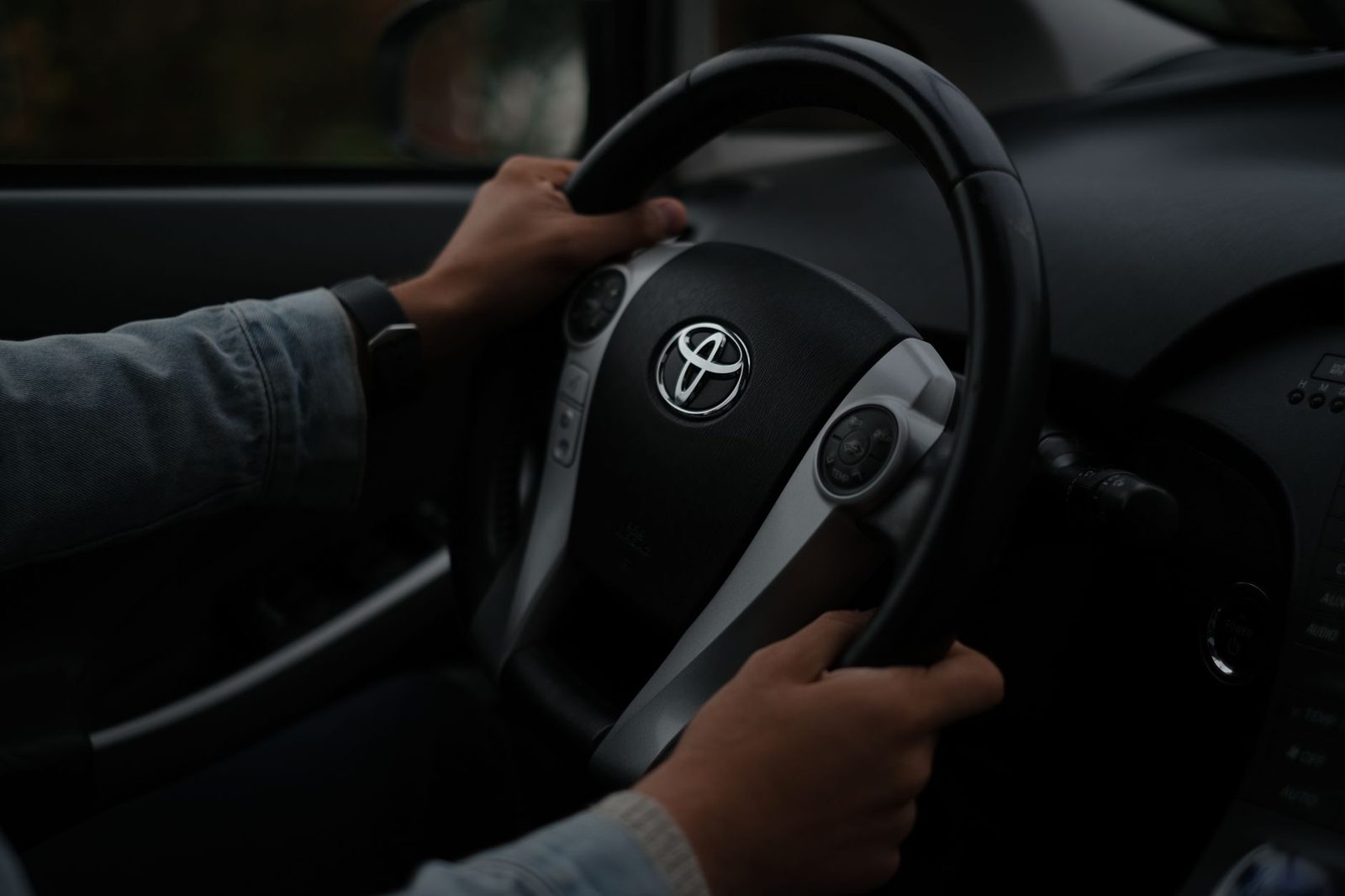 Руль гибридной Toyota